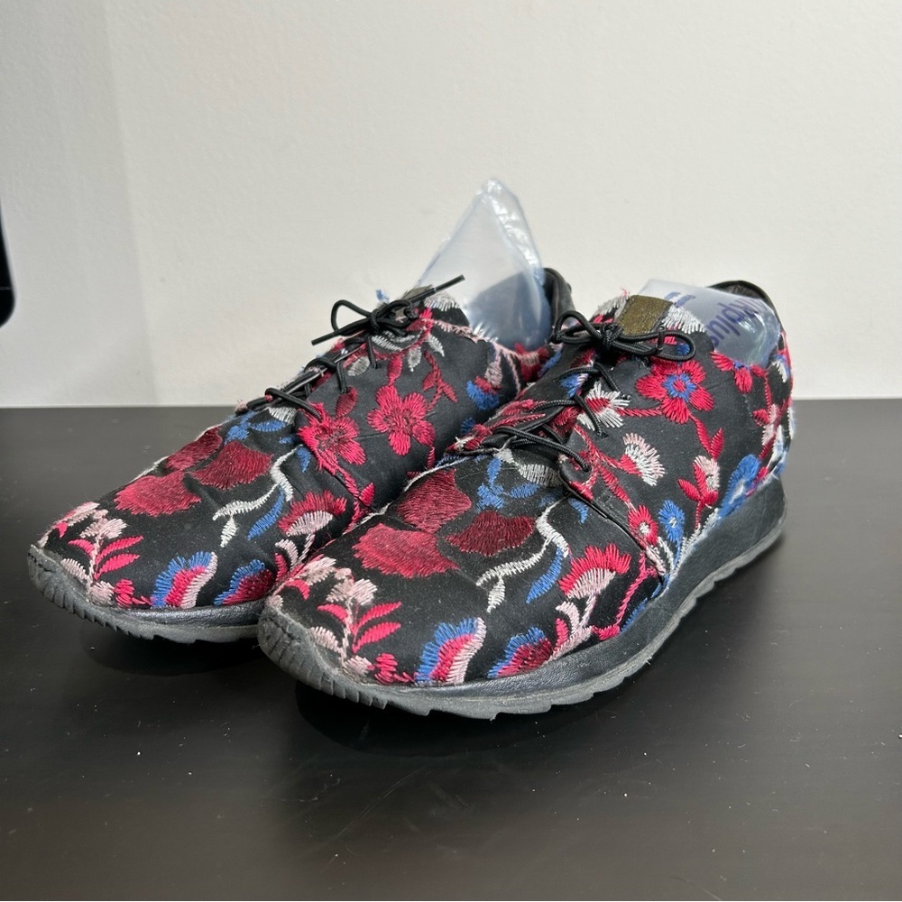 MJUS Embroidered Floral Sneakers Black with Pink and Blue Size 8.5